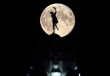Imagens incríveis capturam Buck Moon em julho