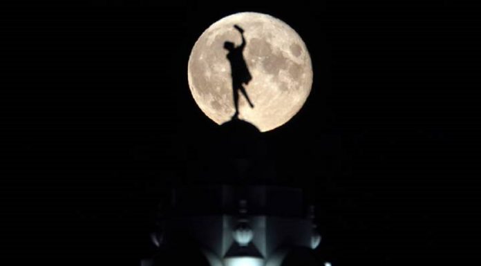 Imagens incríveis capturam Buck Moon em julho