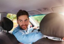 Ter um motorista no banco traseiro em seu carro pode ser extremamente irritante