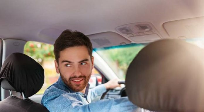 Ter um motorista no banco traseiro em seu carro pode ser extremamente irritante