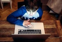 Milhares de crianças ganharão laptops grátis para ajudá-las a estudar em casa