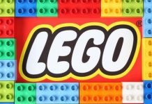 Peça de Lego perdida cai do nariz do menino dois anos depois que ele a inseriu pela narina
