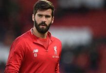 O goleiro do Liverpool, Alisson, faz um alerta ameaçador aos rivais da Premier League