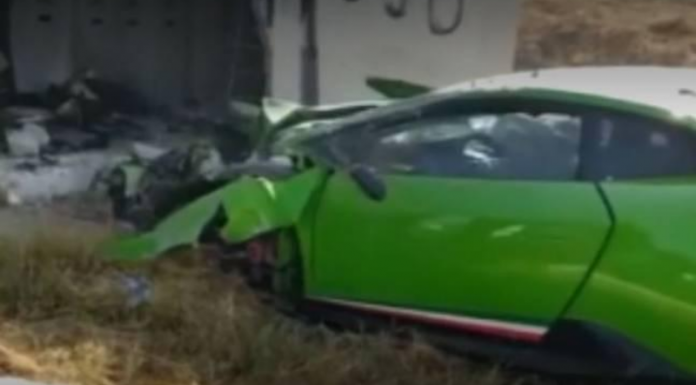 Homem bate o Lamborghini de seu amigo depois de pegá-lo emprestado para um passeio