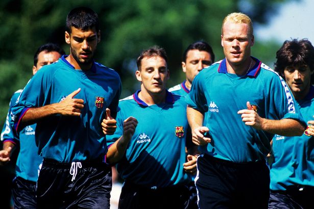 Pep Guardiola e Ronald Koeman durante o treino do Barcelona