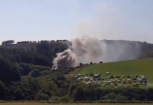 Trem descarrilhado em Aberdeenshire despenca em um aterro