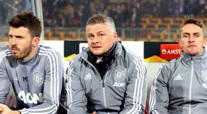 Manchester United confirma três novas contratações enquanto os Red Devils seguem em nova direção
