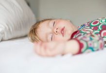 Professora compartilha o horário exato em que as crianças devem ir para a cama todas as noites - dependendo da idade