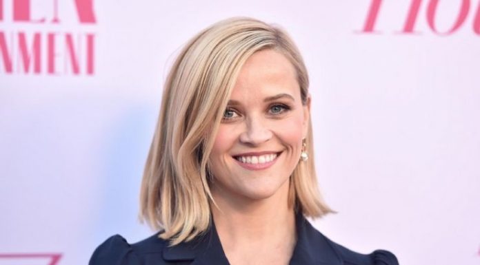 Reese Witherspoon diz que consideraria concorrer ao cargo enquanto derrotava o presidente Trump