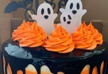 Padeiro sofre uma falha no bolo de Halloween porque o topo de bolo parece que está com palavras erradas