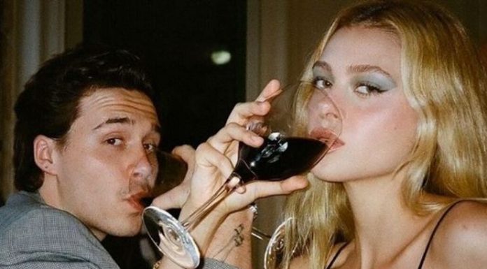 Brooklyn Beckham revela uma enorme tatuagem da noiva Nicola Peltz em seu pescoço