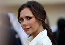 Victoria Beckham vende jumper cheio de buracos por £ 650 - e já está esgotado