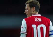 Mesut Ozil se oferece para pagar os salários do mascote no Arsenal
