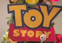 Os fãs da Pixar estão enlouquecidos com uma incrível árvore de Natal da família Toy Story