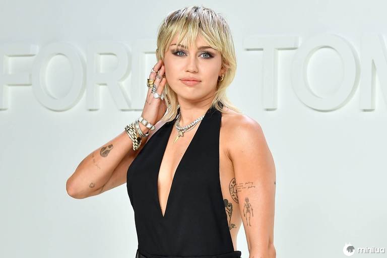 F5 - Celebridades - Miley Cyrus diz que ficou sem usar biquíni por dois  anos após ser comparada a peru - 18/03/2020