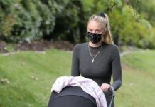 Sophie Turner mostra um corpo pós-bebê incrível com roupas de ginástica enquanto empurra o recém-nascido