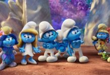 Amigos enganam o homem para ir ao trabalho vestido como um Smurf azul para o Halloween