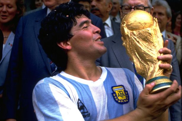 A causa da morte de Diego Maradona, lenda argentina, que falece aos 60 anos