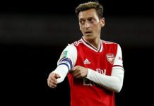 Arsenal é acusado de "discriminação aberta" contra Mesut Ozil por líderes cipriotas turcos