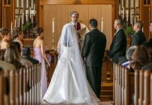 Noiva proíbe sobrinho de casamento por usar fantasia de Homem-Aranha em fotos oficiais