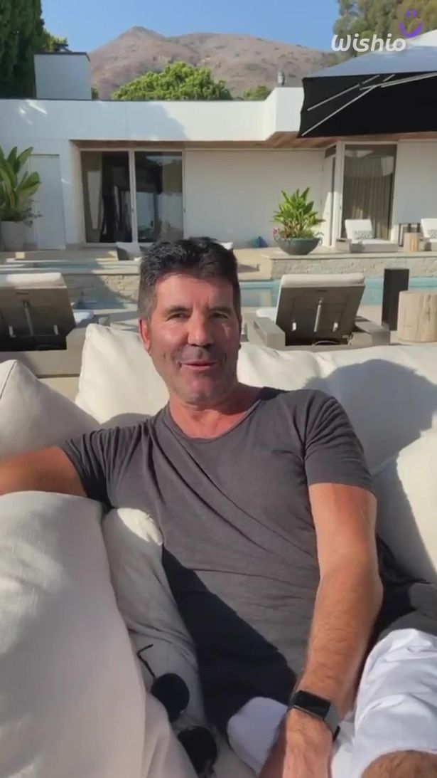 Simon Cowell anda de jet ski em Barbados - quatro meses após acidente