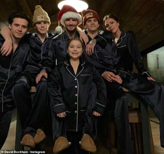 Victoria Beckham revelação sua roupa de véspera de ano novo para uma festa em casa