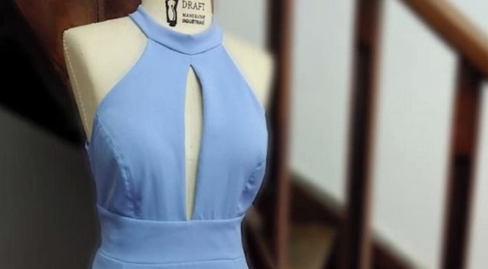 Mulher encomenda um vestido deslumbrante online, mas o que chega a deixa chorando de tanto rir
